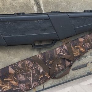 Hard rifle carrying case and soft carrying case